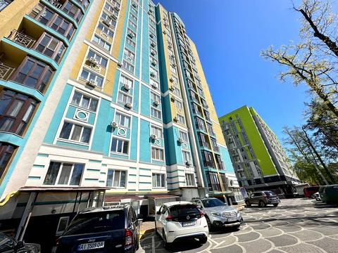комерційна за адресою Українська вул., 83б
