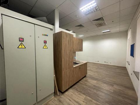 комерційна за адресою Богдана Хмельницького вул., 52