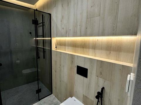 комерційна за адресою Буслівська вул., 12