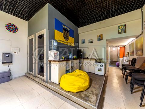 комерційна за адресою Джона Маккейна вул. (Івана Кудрі), 10