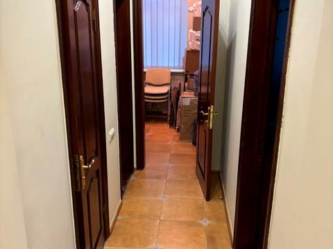 комерційна за адресою Лаврська вул. (Січневого Повстання), 6