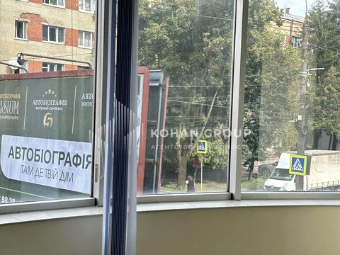 комерційна за адресою Зарічанська вул., 3/2