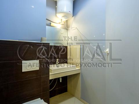 комерційна за адресою Володимирська вул., 4