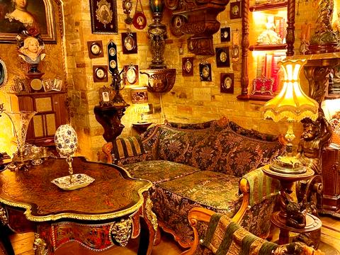 комерційна за адресою Військовий узвіз, 8