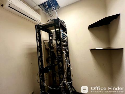 комерційна за адресою Антоновича вул. (Горького), 33в