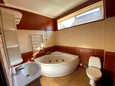 будинок за адресою Богатирська вул., 42