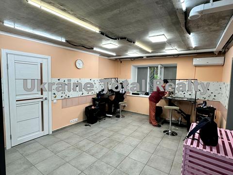 комерційна за адресою Стадіонна вул., 21/1