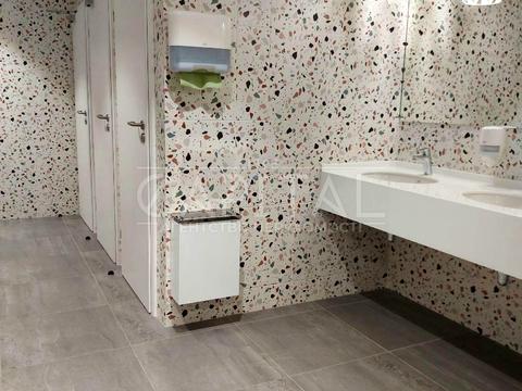 комерційна за адресою Жилянська вул., 75