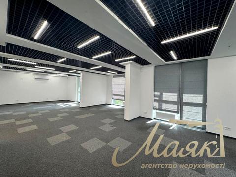 комерційна за адресою Джона Маккейна вул., 1