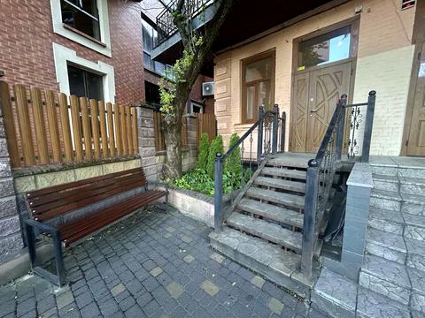 коммерческая по адресу Драгоманова ул., 67