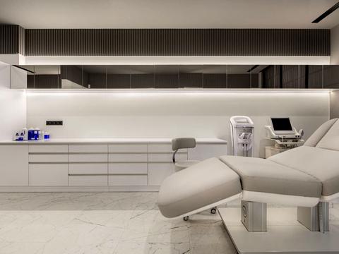 комерційна за адресою Джона Маккейна вул. (Івана Кудрі), 1