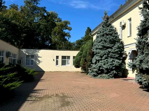 коммерческая по адресу Зеньковецкой, 11