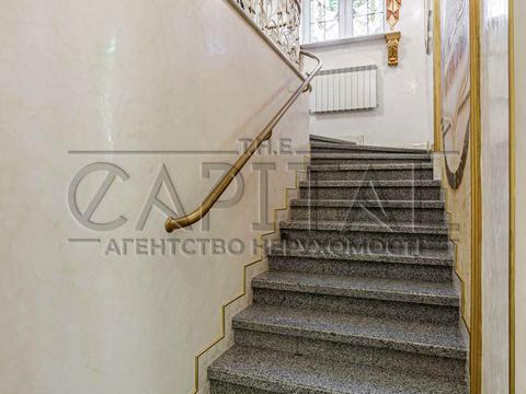 комерційна за адресою Патріарха Володимира Романюка вул. (Жовтнева), 2Б