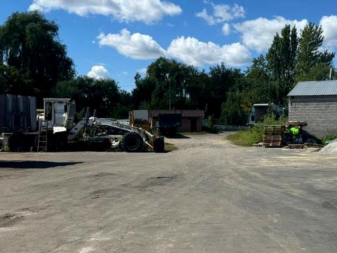 комерційна за адресою Айвазовського вул., 1а
