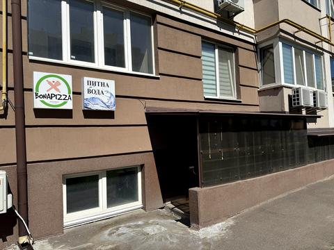 комерційна за адресою с. Гатне, Приозерний бульв., 1