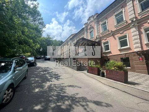 комерційна за адресою Ігорівська вул., 1/8