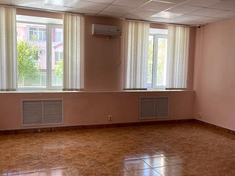 комерційна за адресою Водопровідна вул., 20