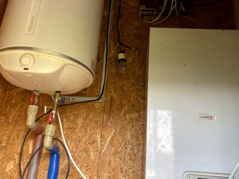 будинок за адресою с. Вишеньки, Набережна