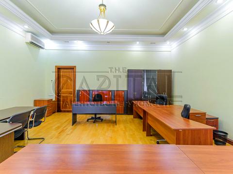 комерційна за адресою Липська вул., 10