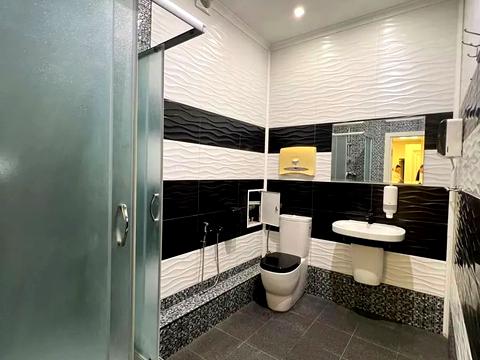 комерційна за адресою Володимирська вул., 40