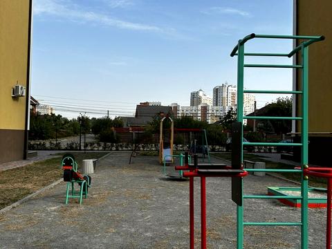 комерційна за адресою Фельдмана вул., 1/2