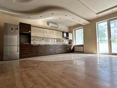 комерційна за адресою Олексія Вадатурського вул. (Маршала Малиновського), 1/1