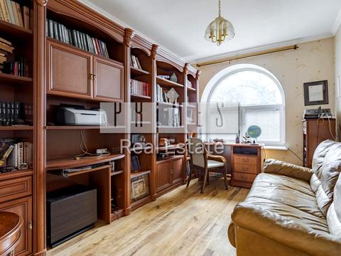 будинок за адресою Гідності вул. (Жертв Революції), 18