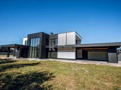 дом по адресу шкільна, 6