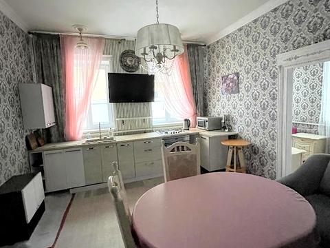 будинок за адресою Євгена Коновальця вул.