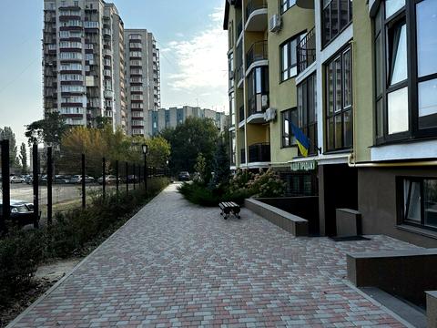 комерційна за адресою Фельдмана вул., 1/2