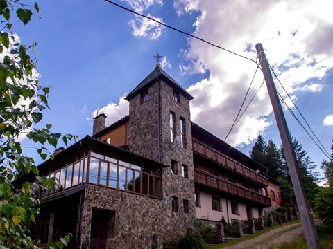 коммерческая по адресу Устияновича вул., 1