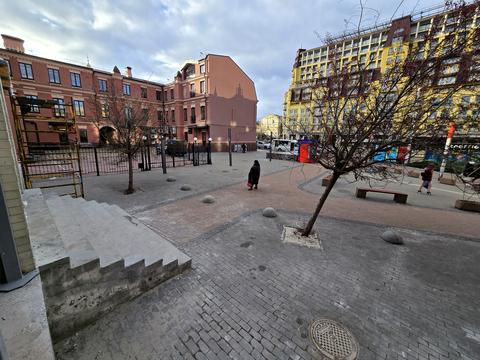 комерційна за адресою Верхній Вал вул., 30к