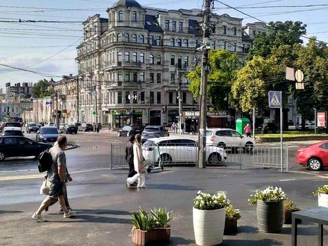 комерційна за адресою Верхній Вал вул., 4-12
