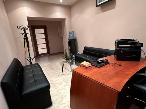 комерційна за адресою Юрківська вул., 36/10