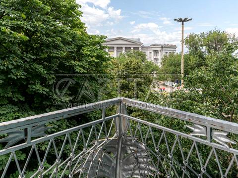 комерційна за адресою Володимирська вул., 4