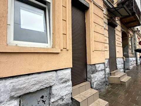 комерційна за адресою Гайдамацька вул., 10
