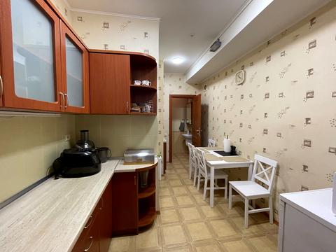 комерційна за адресою Добровольців вул. (Маршала Говорова), 18