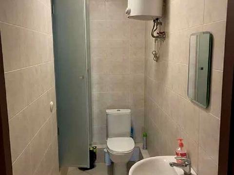 комерційна за адресою Павла Тичини просп., 18-Б