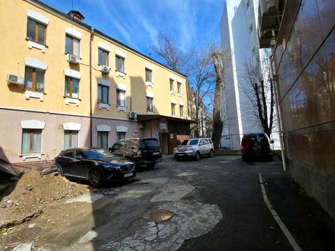комерційна за адресою Ярославів Вал вул., 10-Б