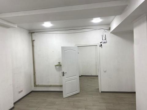 комерційна за адресою Червона вул., 3