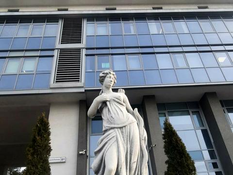 комерційна за адресою Дарницький бульв., 8В