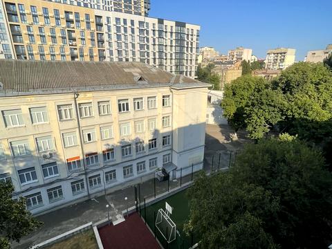 комерційна за адресою Чеховський пров., 8