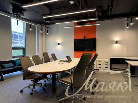 комерційна за адресою Сім'ї Прахових вул. (Гайдара), 58