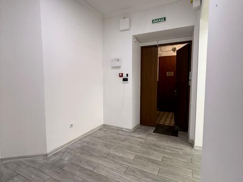 комерційна за адресою Генерала Петра Григоренка пл. (Перемоги), 4