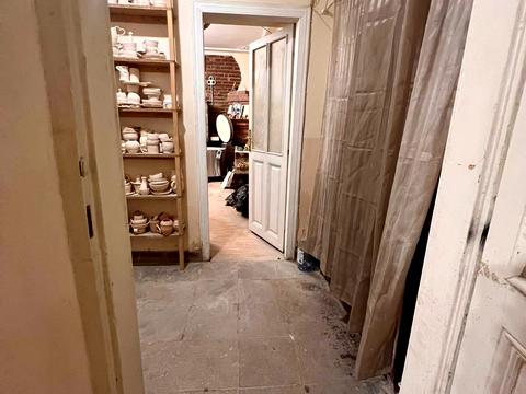 комерційна за адресою Євгена Гладишевського вул., 10