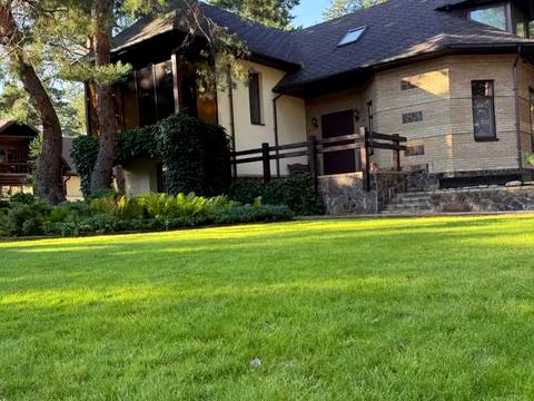 будинок за адресою Кленова