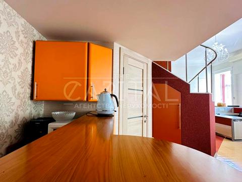 комерційна за адресою Володимирська вул., 65