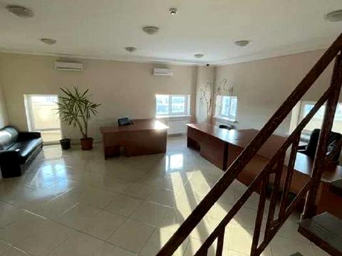 комерційна за адресою Павла Тичини просп., 18-Б