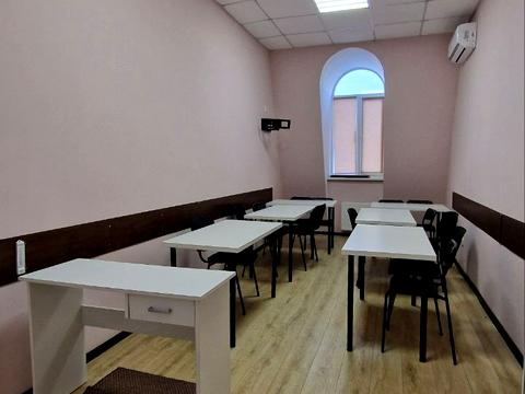 комерційна за адресою Богдана Хмельницького вул., 9
