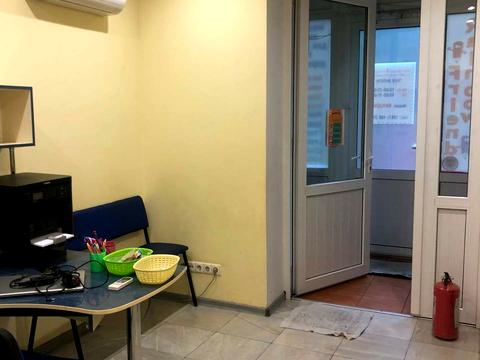 комерційна за адресою Салютна вул., 1-Б